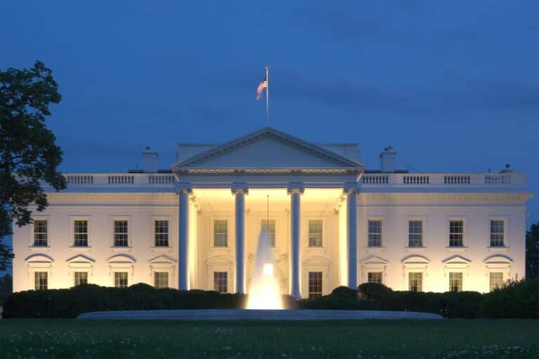 Whitehouse, 4 pillars